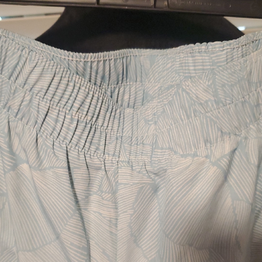 Gap Light Blue Patterned Active Shorts - image 5
